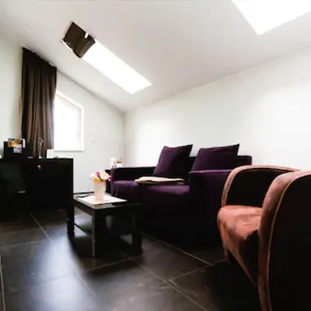 ホテル Kuenstlerquartier Seezeichen アーレンスホープ