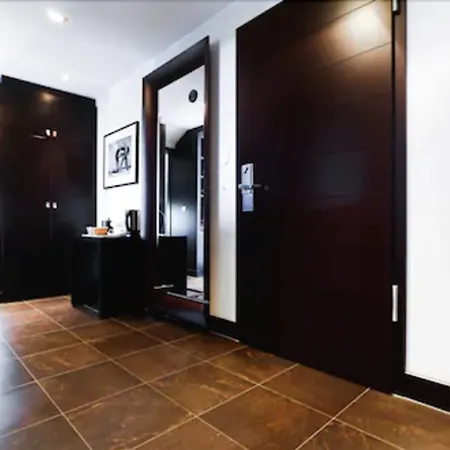 ホテル Kuenstlerquartier Seezeichen 4*