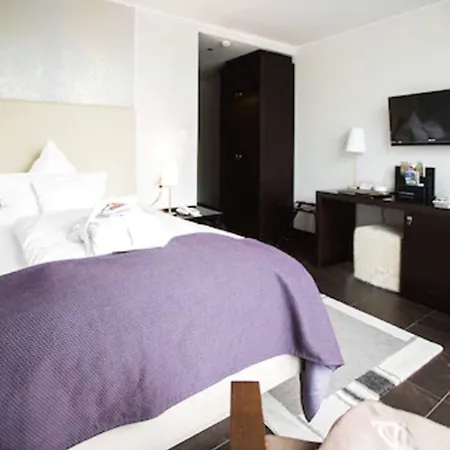 ホテル Kuenstlerquartier Seezeichen 4*